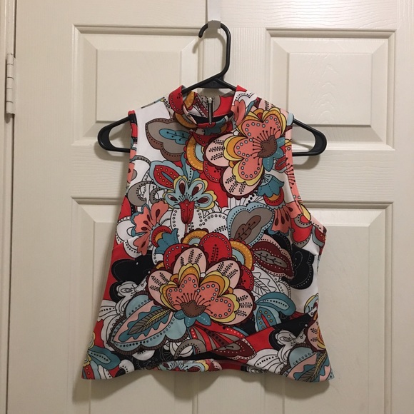 Colorful crop top. Size m
