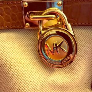 Micheal Kors small Hamilton bag