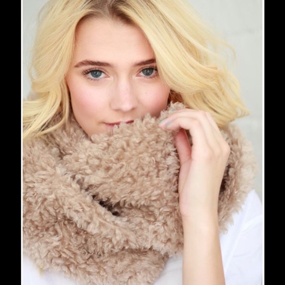 Chunky Super Soft Fur Infinity Scarf - Picture 2 of 4