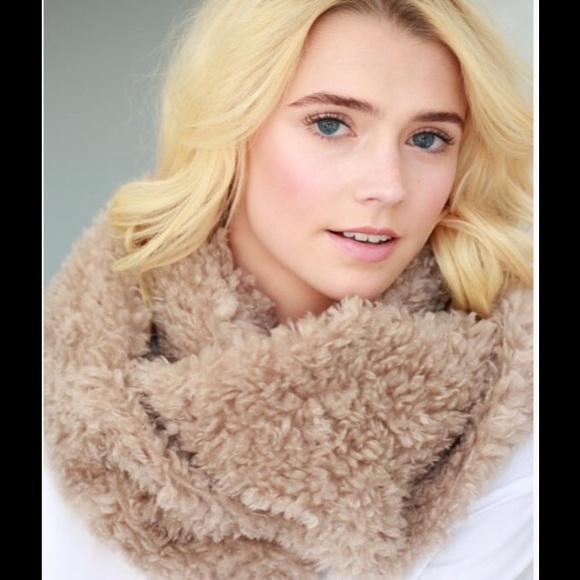 Chunky Super Soft Fur Infinity Scarf - Picture 3 of 4