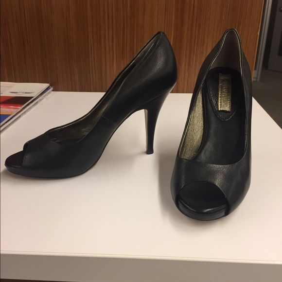 Banana republic peep toe black leather pumps