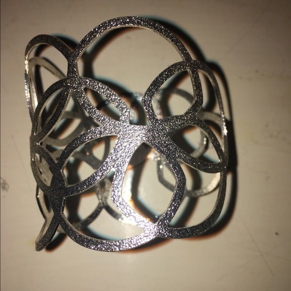 Statement bracelet - Picture 2 of 3