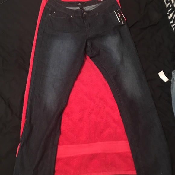 Curvy fit dark blue jeans