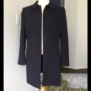 Tahari navy textured pantsuit. Sz 12P