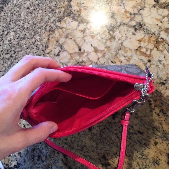 Coach wristlet - Picture 3 of 3