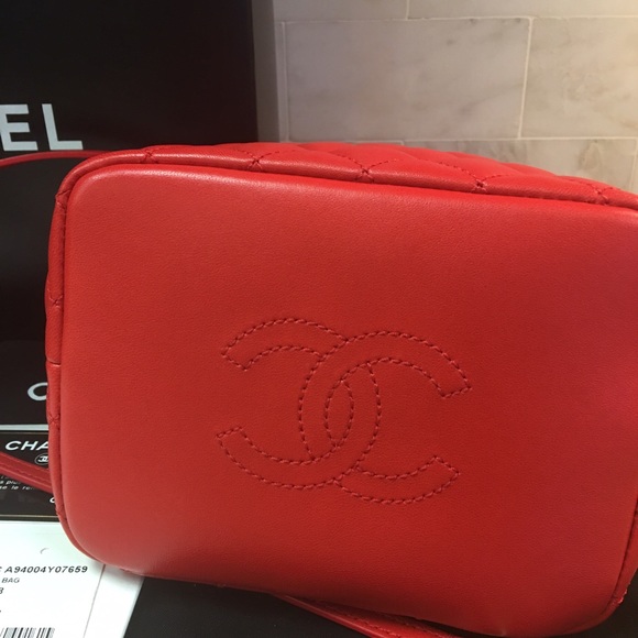 Like new Red Chanel Handbag! - Picture 2 of 4