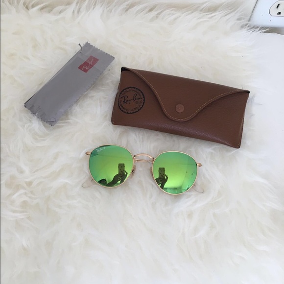 The Ray-Ban ® RB3447 sunglasses are totally retro