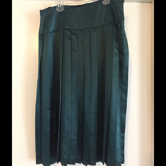 Jade Green Silk Pleated Skirt. Sz L