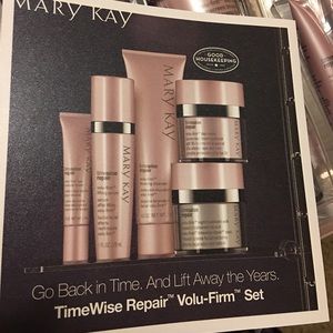 Mary Kay TimeWise Repair Volu-Firm Set