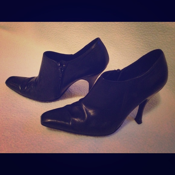 Charles David, size 9, 3.5" heel