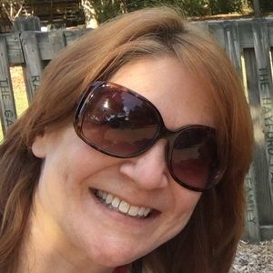 Meet your Posher, Debi