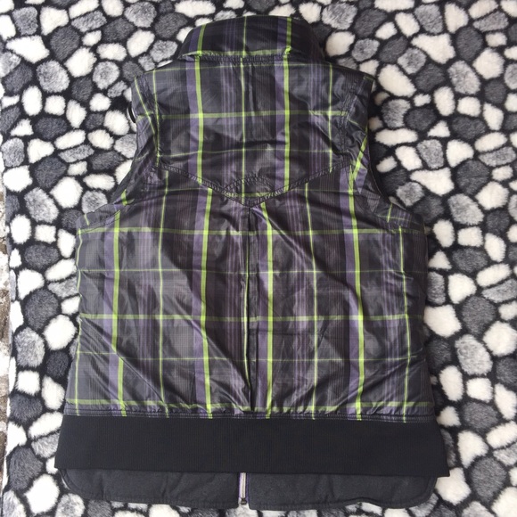 SOLD! Nike Women's Sport Puffer Vest (reversible) - Picture 3 of 4