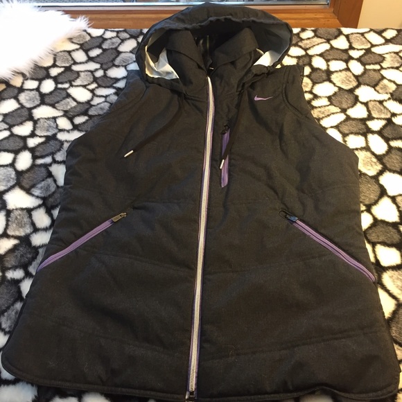 SOLD! Nike Women's Sport Puffer Vest (reversible) - Picture 4 of 4