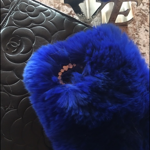 LAST ONE🦄 Blue Momo Fur Case for iPhone 7 - Picture 2 of 2