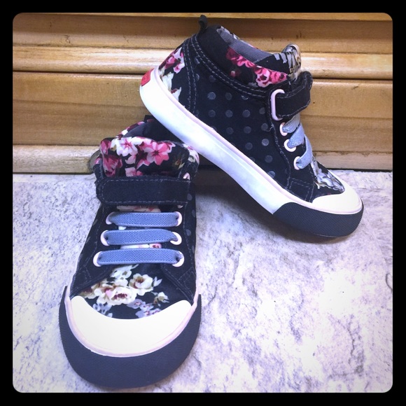 See Kia Run Floral and Polka dot