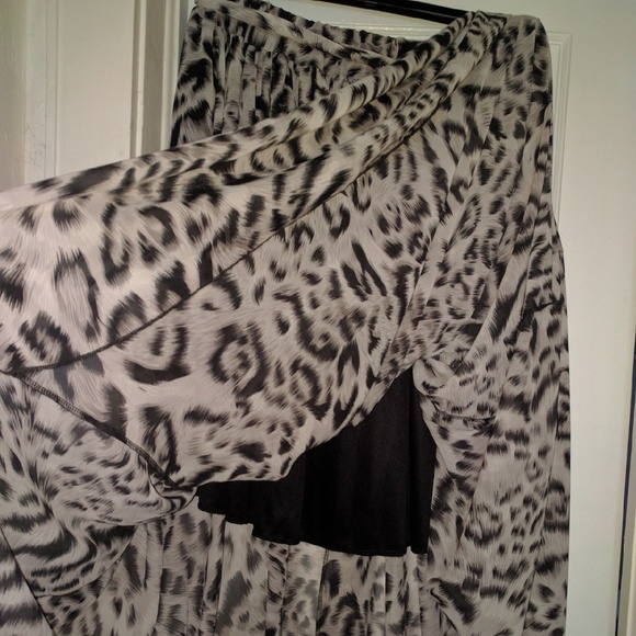 Maxi skirt in a great animal print. - Picture 3 of 4