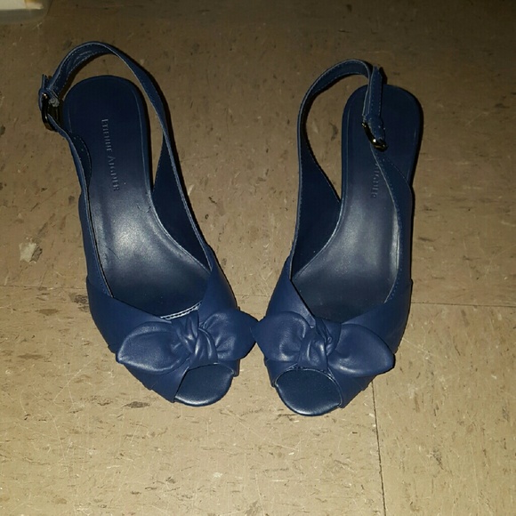 Adorable Leather Etienne Aigner Blue Bow Shoes 6
