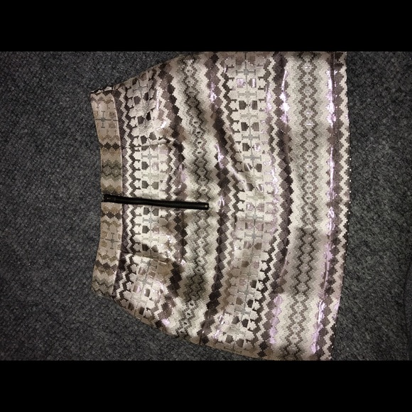 Pin & Larkin mini skirt - Picture 3 of 4