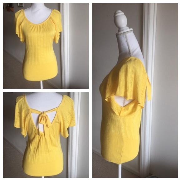 Twentyone Tops - Twenty one yellow flowy top 🌷🌷🌷