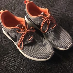 Men's Nike running/workout shoes!