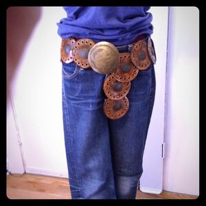 Leather round disk belt.