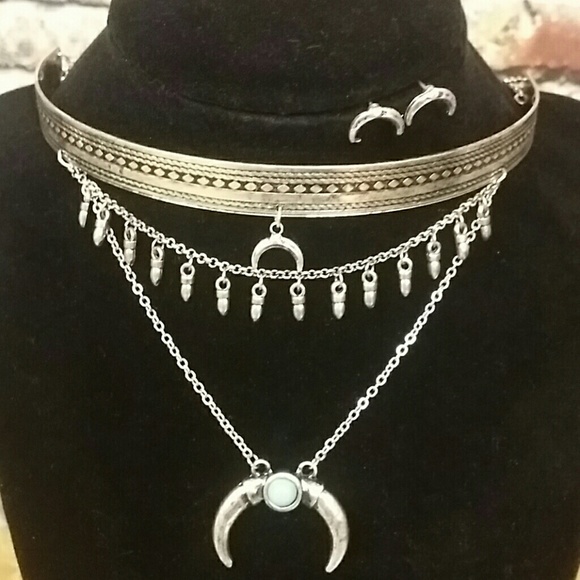 LAST ONE!!! Statement Necklace Choker - Picture 2 of 4