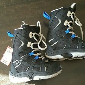 ❣lowered for limited time❣Kids snowboard boots