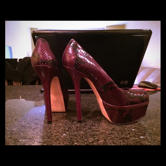 Alice and Olivia platform leather heels 6.5