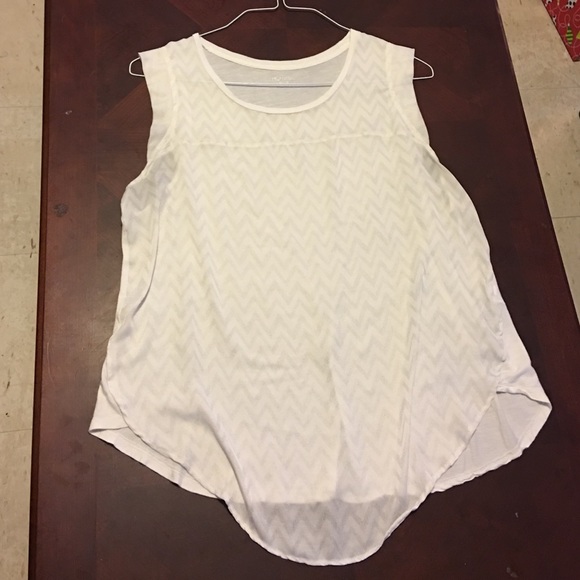 Beautiful sheer chevron front top