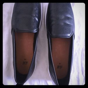 H&M flat