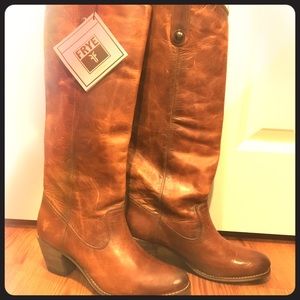 Women's Frye boots size 9.5 new with tags