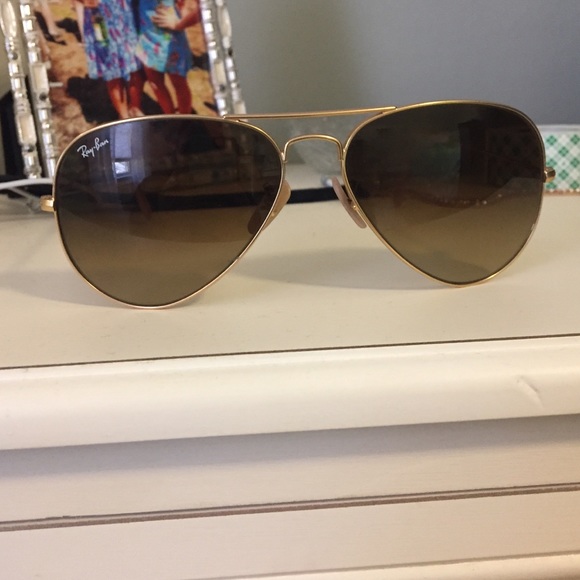 Practically new Ray-Ban aviators. No damage.