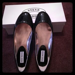 NEVER WORN STEVE MADDED FLATS!