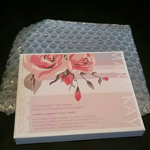 BNWT Into the Garden color compact - Picture 2 of 2