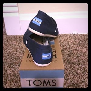 Toms classic navy shoes new in box