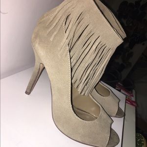 Steve Madden Fringe Pump