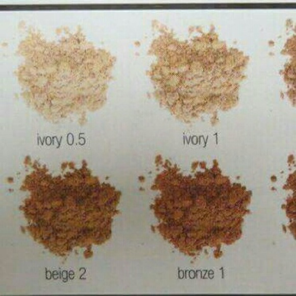 BNWT mineral powder foundation - Picture 2 of 2