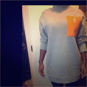 Oversized grey sweater w/ orange H on front.