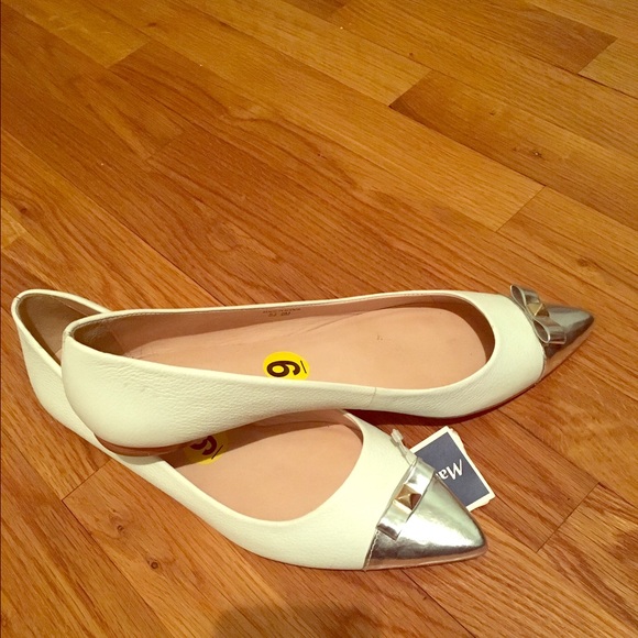 Kate spade winter white metallic flats