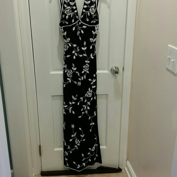 Stunning Gown - Picture 4 of 7