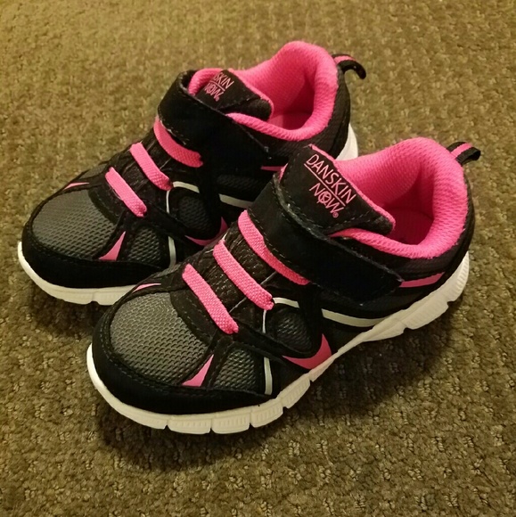LIKE NEW!!! Girls tennis shoes. Size 10.