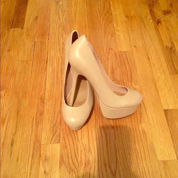 Steve Madden nude party pumps
