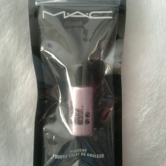 💕Little MAC Pigment Kitschmas - Picture 2 of 3