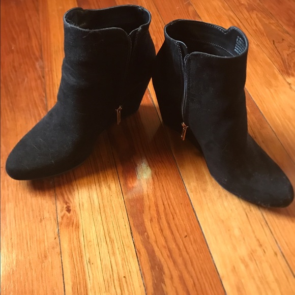 Jessica Simpson size 8+1/2 black suede booties