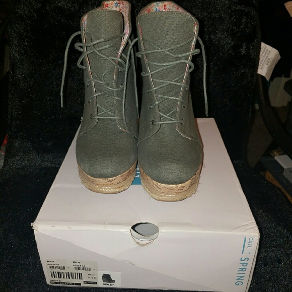 Olive wedges with cork heel