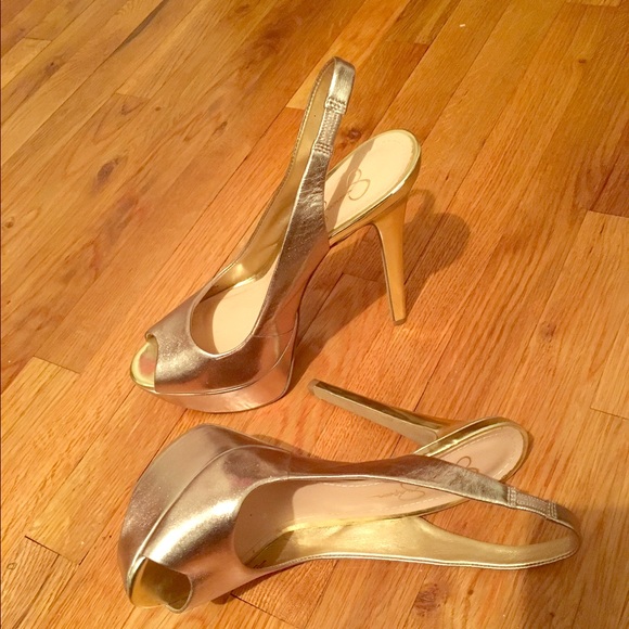 Jessica Simpson gold peep toe party pumps