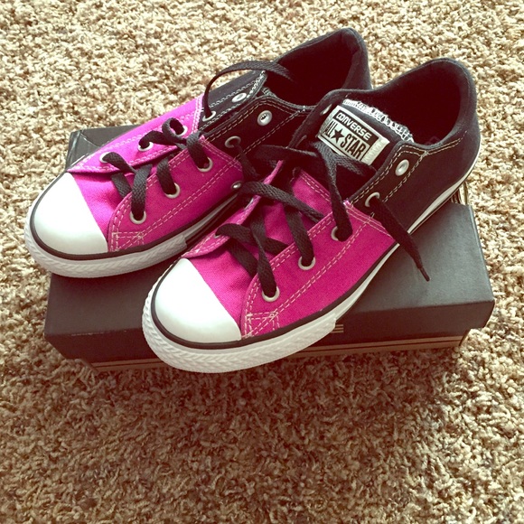 Supe cute girls Converse!