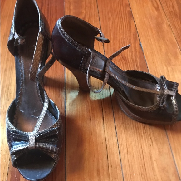 TriBeCa by Kenneth Cole heels