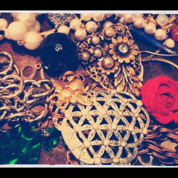 AUTHENTIC VINTAGE JEWELRY!! ALL STYLES AND SIZES!! - Picture 2 of 4