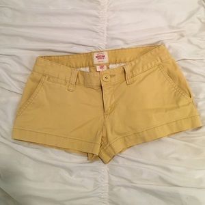 Yellow short shorts
